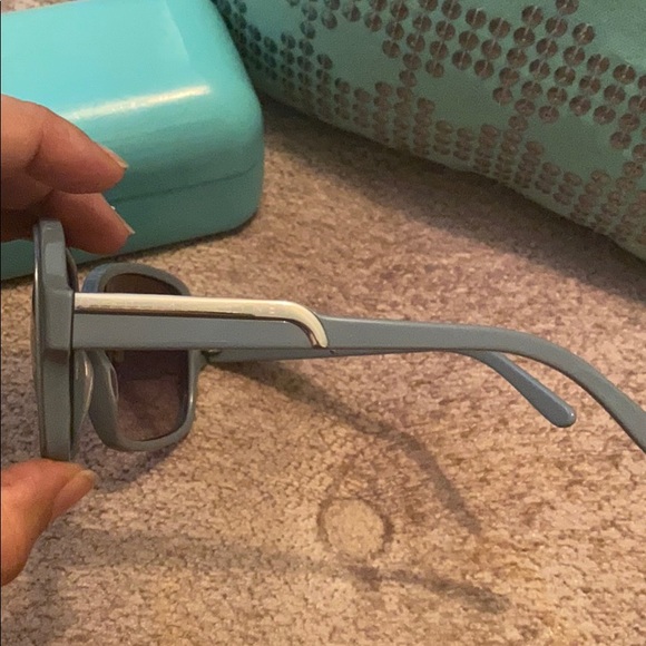 COPY - I do not have the case but I put one of tiffany main image 5